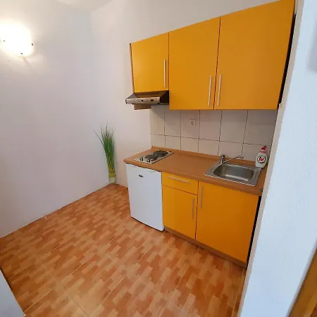 Apartman Meri 2 * 드레베니크